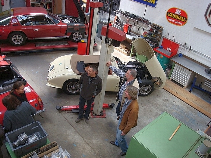 2010-05 Jensen Car Club zu Besuch 058.jpg